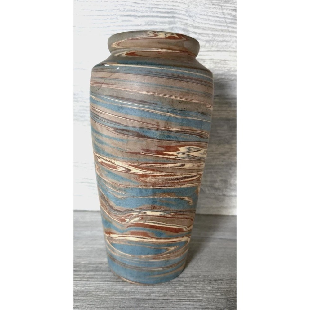 9" Tall Niloak Mission Swirl Vase Impressed Mark Hand Made Art Pottery